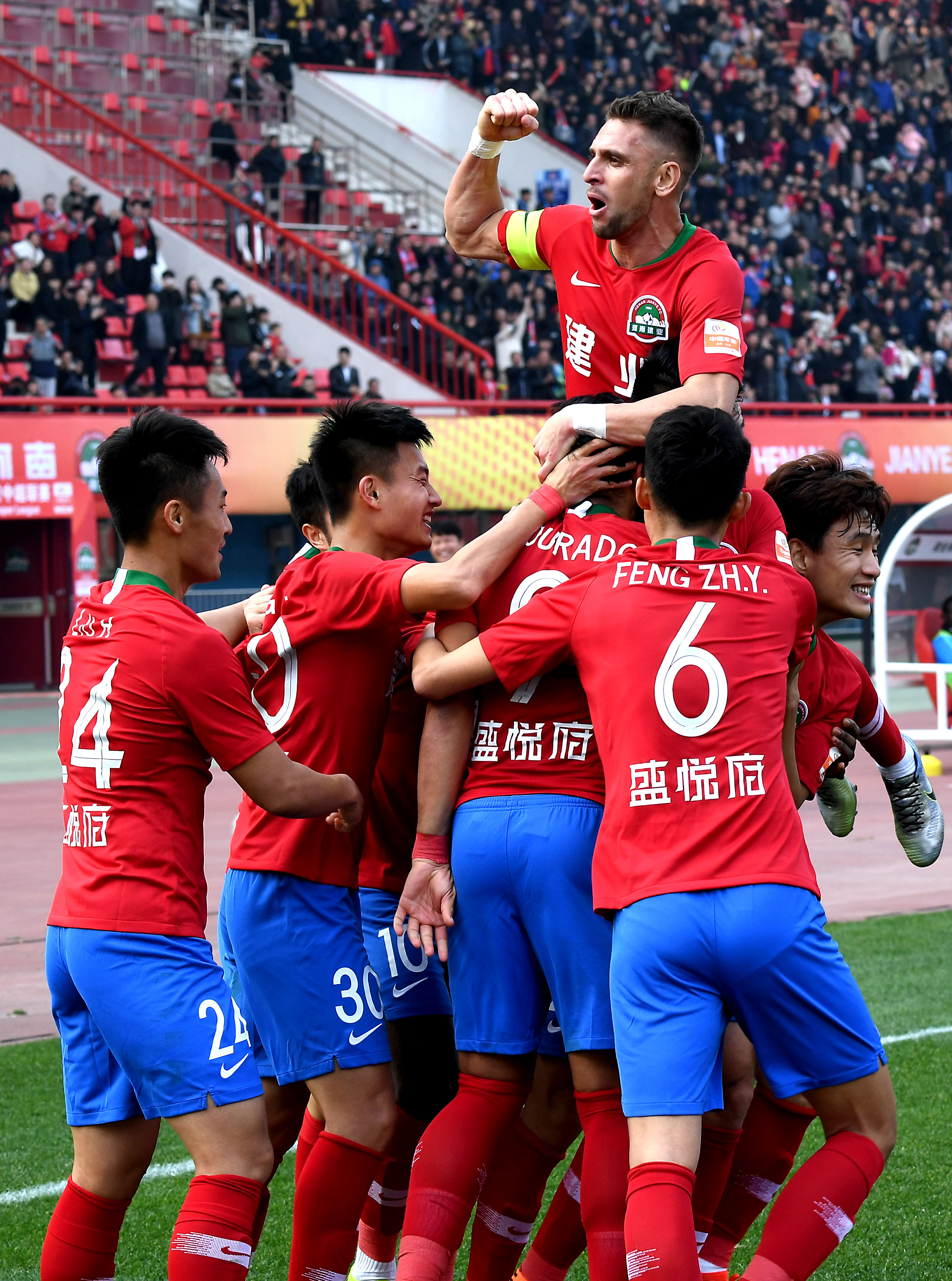 他们闯入总